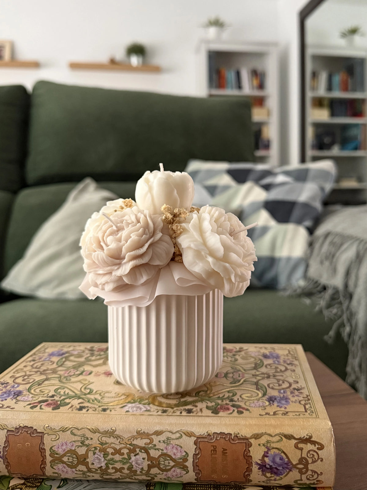 Ramo con Rosas de Cera – Aroma Té Blanco