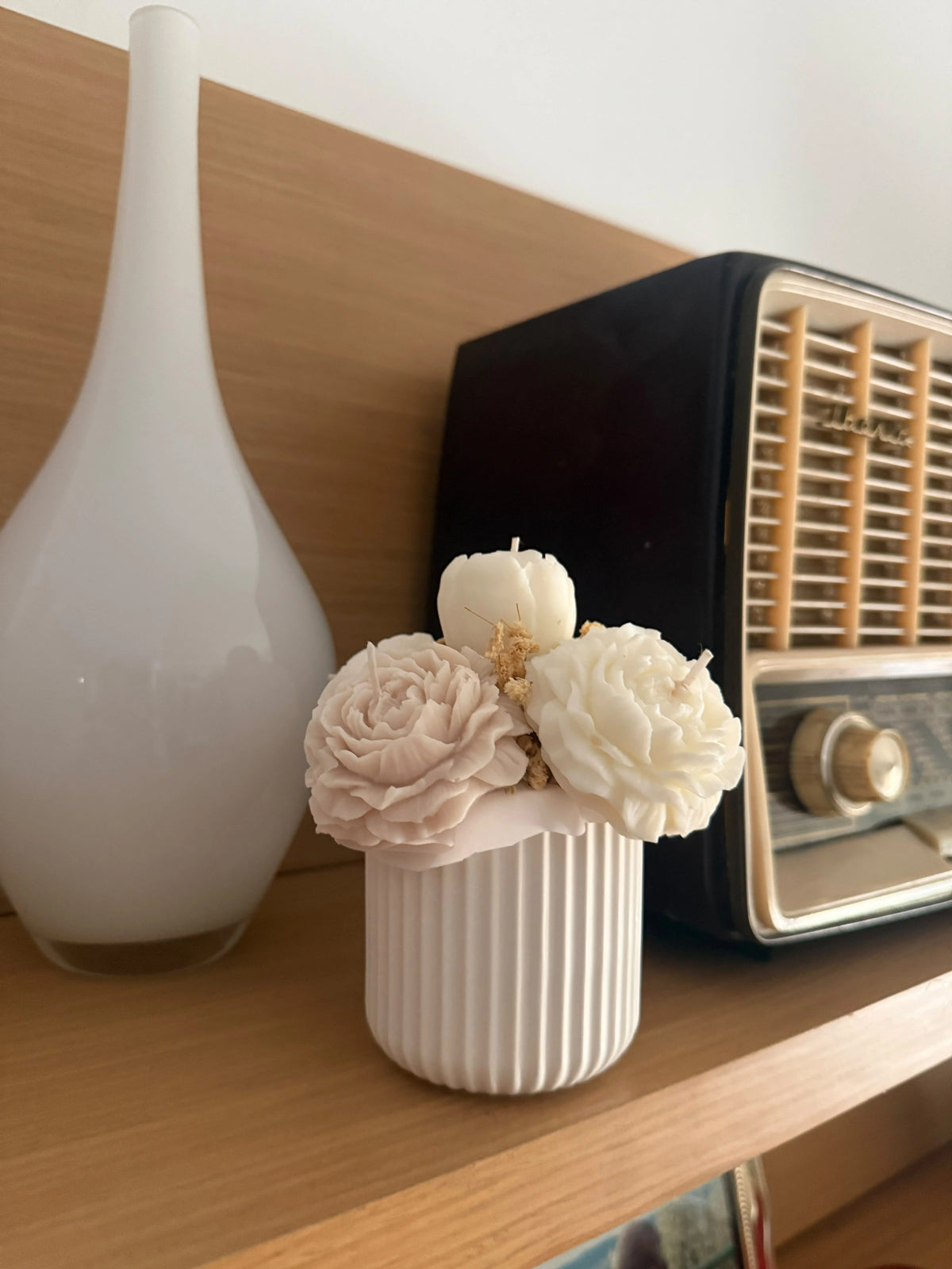 Ramo con Rosas de Cera – Aroma Té Blanco